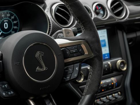 Used 2022 Ford Mustang Shelby GT500 w/ Carbon Fiber Track Pack image 15