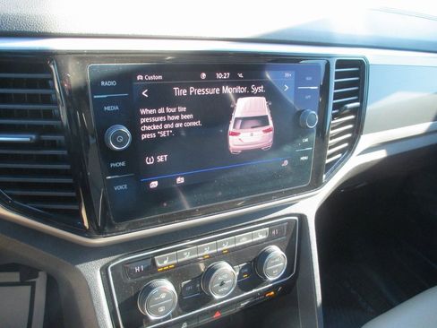 Used 2020 Volkswagen Atlas Cross Sport SEL image 25