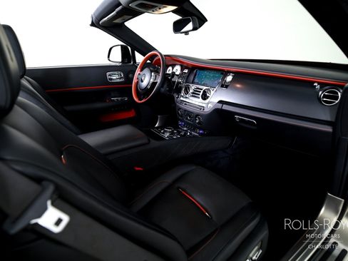 Used 2019 Rolls-Royce Dawn RWD image 25