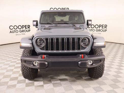 Used 2025 Jeep Wrangler Rubicon w/ Convenience Group AWD/4WD image 9