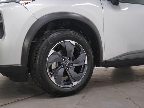 Used 2025 Nissan Rogue SV AWD/4WD image 29