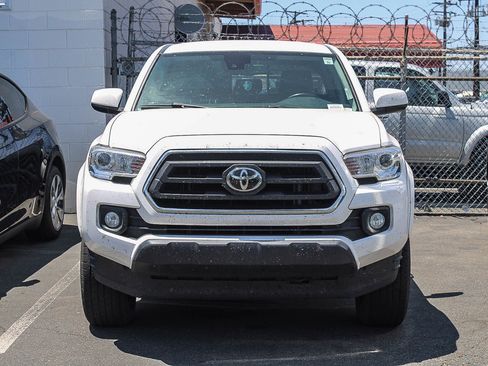 Used 2021 Toyota Tacoma SR5 AWD/4WD image 2
