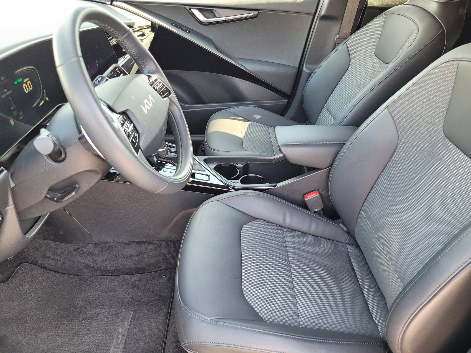Used 2024 Kia Niro EX FWD image 22