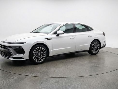 Used 2025 Hyundai Sonata SEL FWD image 3