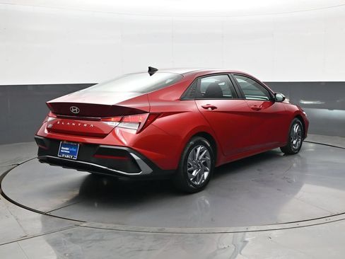 Certified 2024 Hyundai Elantra SEL FWD image 5