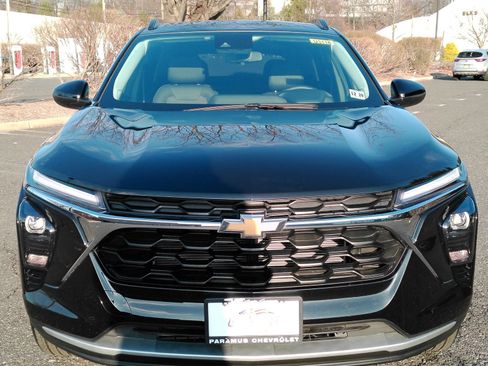 Certified 2025 Chevrolet Trax LT w/ Driver Confidence Package image 2