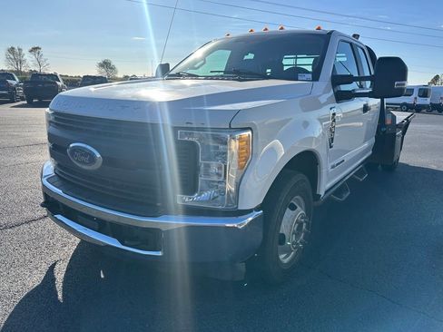 Used 2017 Ford F350 XL w/ Power Equipment Group image 4