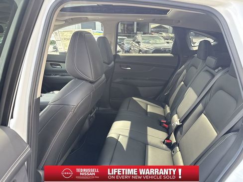 New 2025 Nissan Murano SL image 16