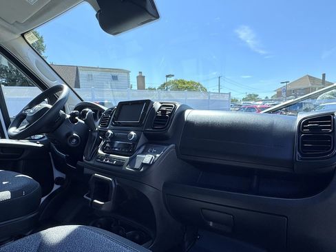 Used 2025 RAM ProMaster 2500 w/ Convenience Group image 19