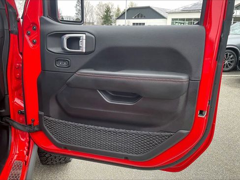Used 2024 Jeep Wrangler Unlimited Rubicon AWD/4WD image 21