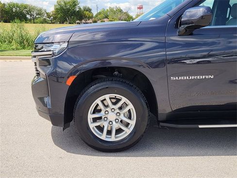 Used 2023 Chevrolet Suburban LT image 8