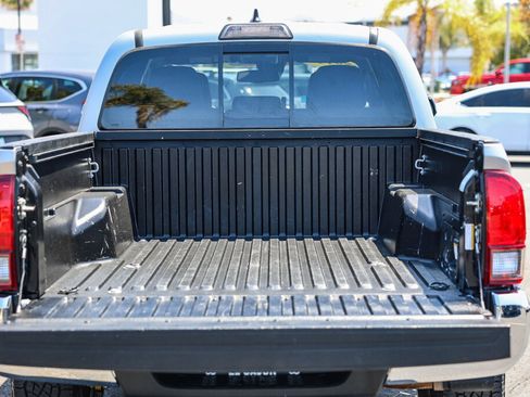 Used 2019 Toyota Tacoma TRD Off-Road AWD/4WD image 25