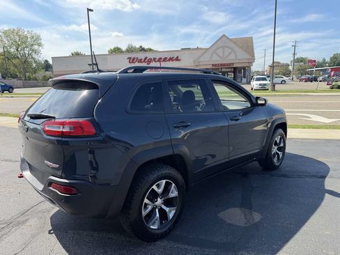 Used 2018 Jeep Cherokee Trailhawk w/ Comfort/Convenience Group AWD/4WD image 6