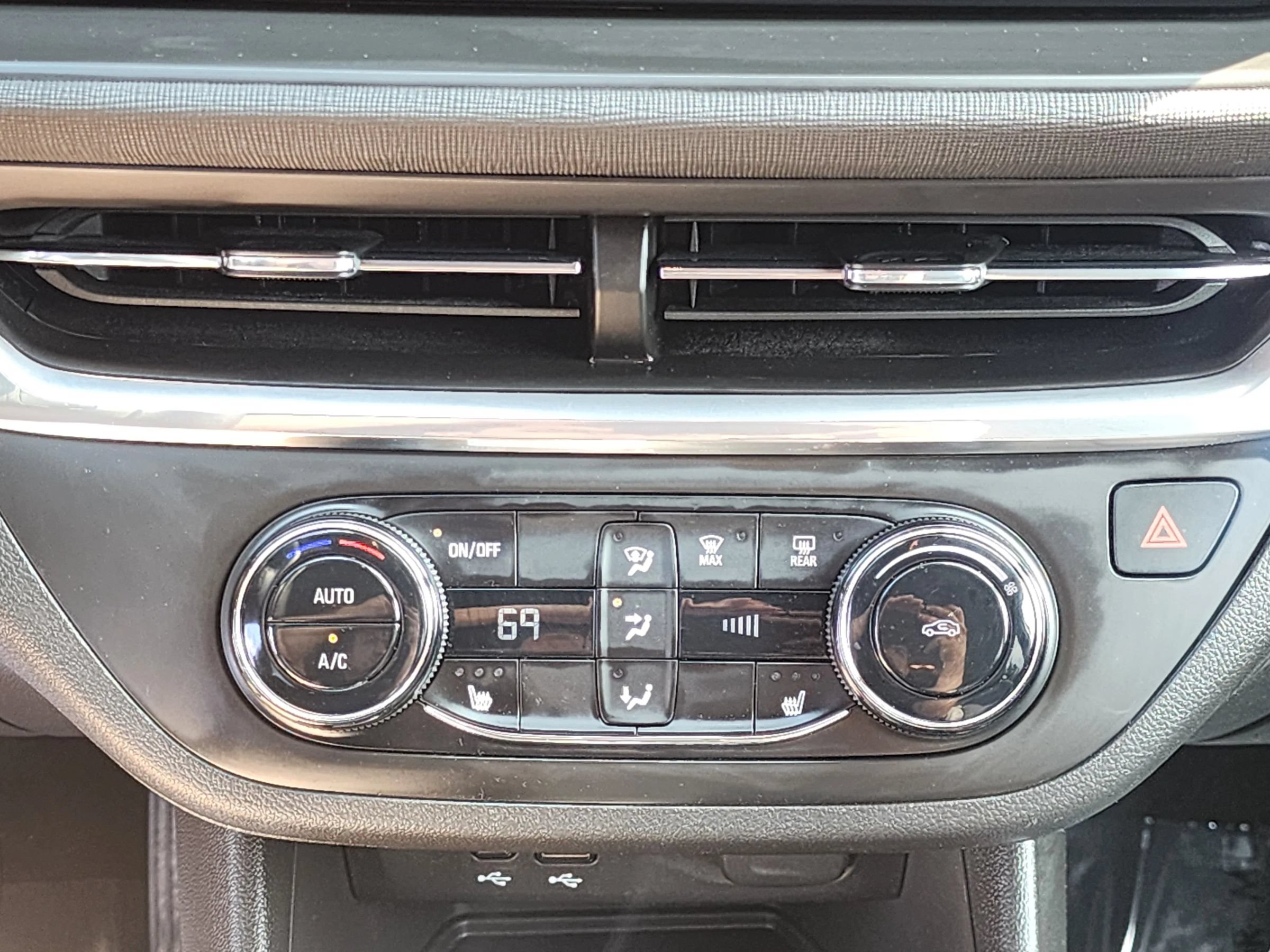Used 2024 Buick Envista Sport Touring w/ Convenience I Package FWD image 17