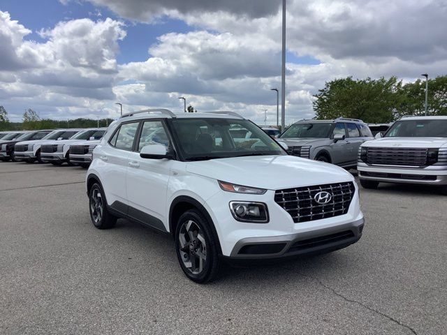 Used 2026 Hyundai Venue SEL FWD image 4