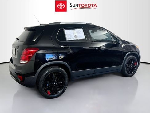 Used 2021 Chevrolet Trax LT w/ Redline Edition image 4