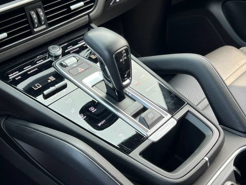 Certified 2023 Porsche Cayenne AWD/4WD image 33