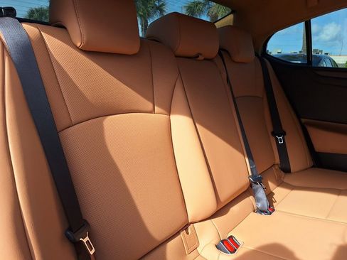 Used 2025 Lexus ES 350 w/ Premium Package image 30