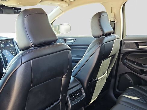 Used 2024 Ford Edge Titanium image 14