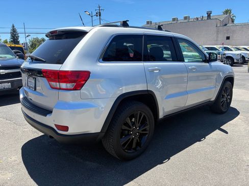Used 2013 Jeep Grand Cherokee Altitude AWD/4WD image 2
