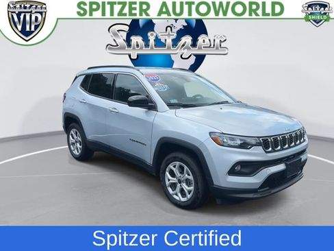 Used 2025 Jeep Compass Latitude AWD/4WD image 2