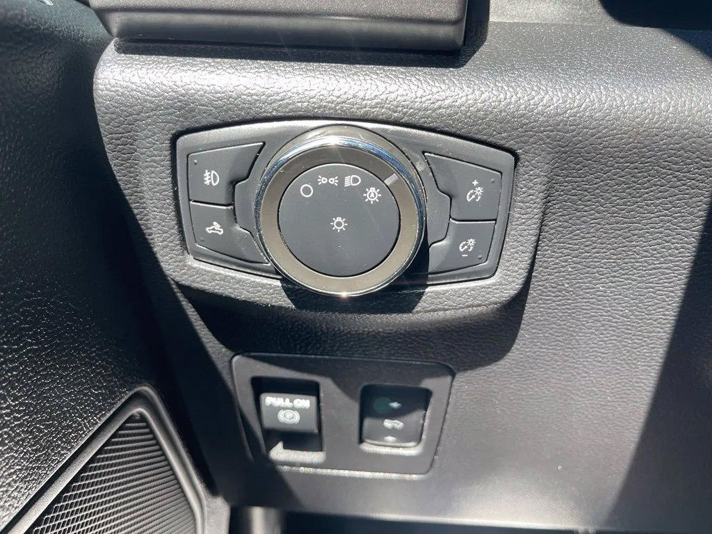 Used 2020 Ford F150 XLT w/ Equipment Group 302A Luxury AWD/4WD image 32