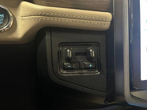 Used 2023 Ford Expedition Limited AWD/4WD image 19