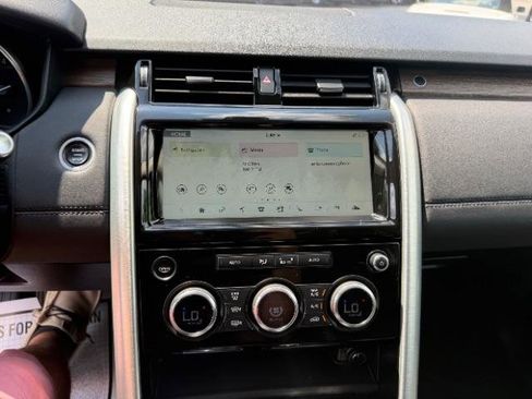 Used 2017 Land Rover Discovery HSE AWD/4WD image 28