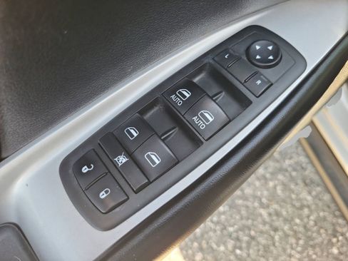 Used 2014 Dodge Journey R/T w/ Flexible Seating Group image 17