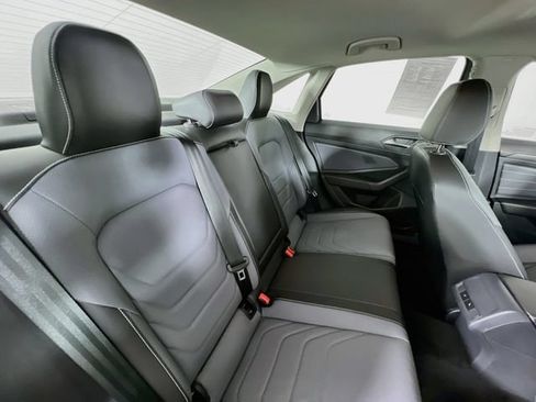 Used 2025 Volkswagen Jetta SEL FWD image 28
