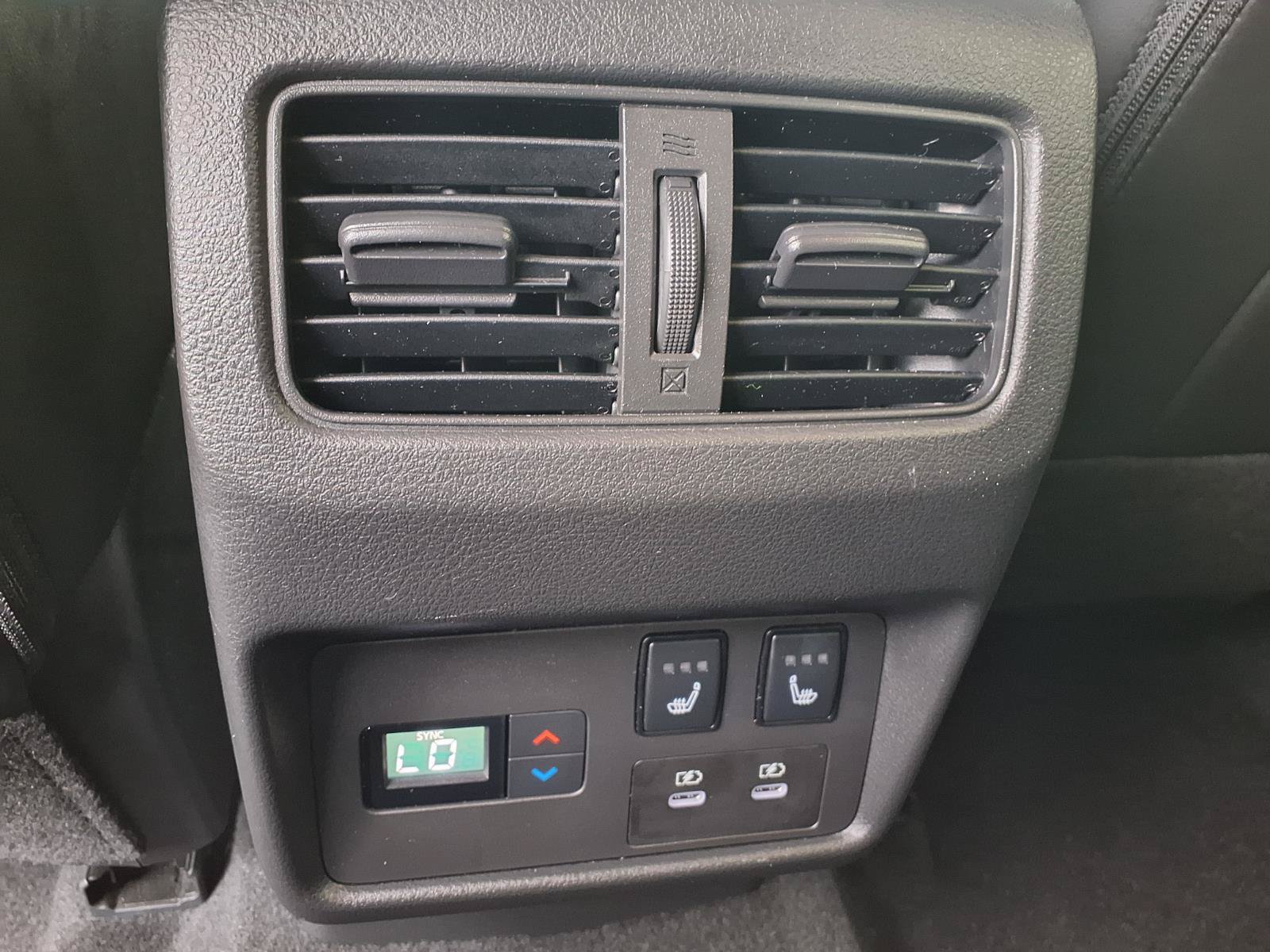 Used 2024 Nissan Rogue Platinum w/ Platinum Premium Package FWD image 27