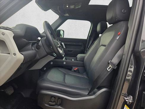 Used 2023 Land Rover Defender 110 X-Dynamic SE image 15