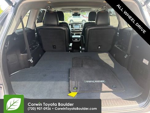 Used 2019 Toyota Highlander XLE w/ Carpet Mat Package (TMS) AWD/4WD image 18