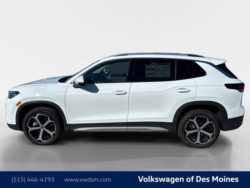 New 2026 Volkswagen Tiguan SE image 3