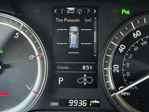 Used 2017 Lexus LX 570 4WD w/ Luxury Package image 14