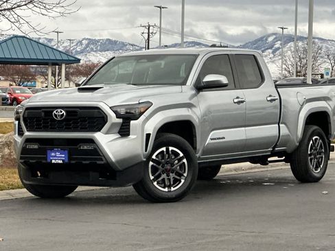 Used 2024 Toyota Tacoma TRD Sport image 1