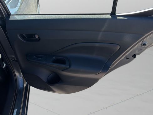 Used 2022 Nissan Versa S FWD image 12