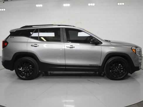 Used 2023 GMC Terrain SLE w/ Driver Convenience Package FWD image 5