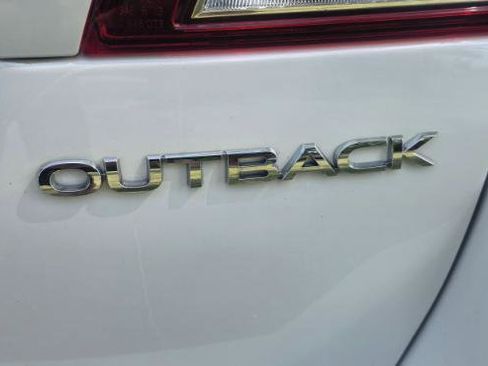 Used 2018 Subaru Outback 2.5i Limited image 34