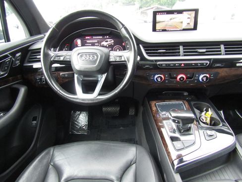Used 2017 Audi Q7 3.0T Premium Plus w/ Premium Plus Package image 21