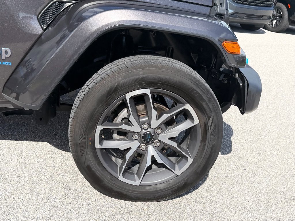Used 2024 Jeep Wrangler Unlimited AWD/4WD image 9