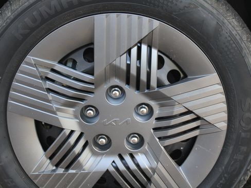 New 2026 Kia K4 FWD image 17
