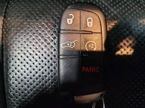 Used 2019 Jeep Grand Cherokee Limited w/ Luxury Group II image 32