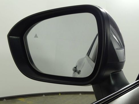 Used 2023 Nissan Rogue SV image 39