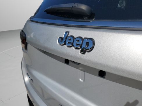 Used 2025 Jeep Compass Latitude AWD/4WD image 33
