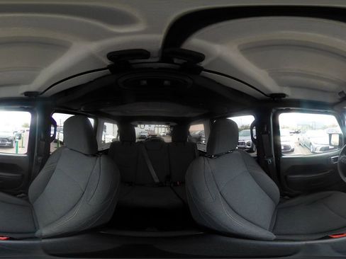 Used 2025 Jeep Wrangler Sport S image 42