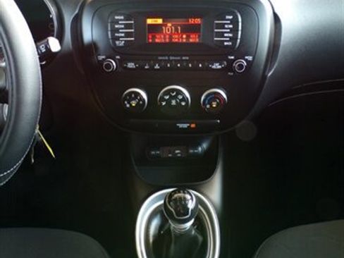 Used 2015 Kia Soul FWD image 32