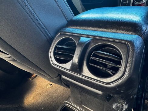 Used 2018 Jeep Wrangler Sport AWD/4WD image 34