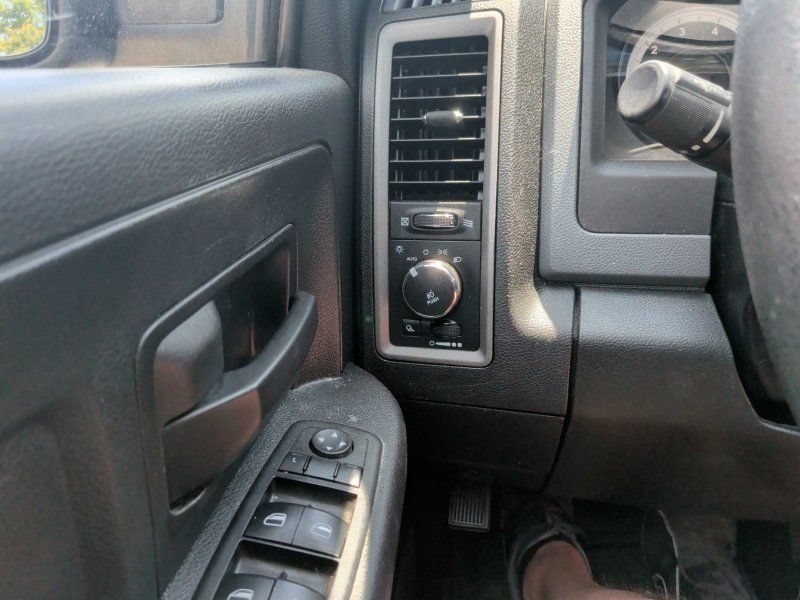 Used 2014 RAM 1500 Express RWD image 26