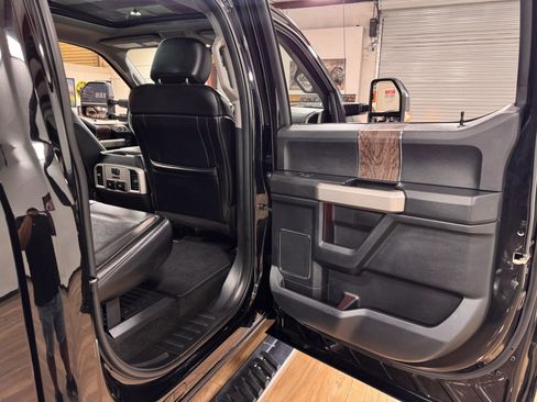 Used 2018 Ford F250 Lariat w/ Lariat Ultimate Package image 18